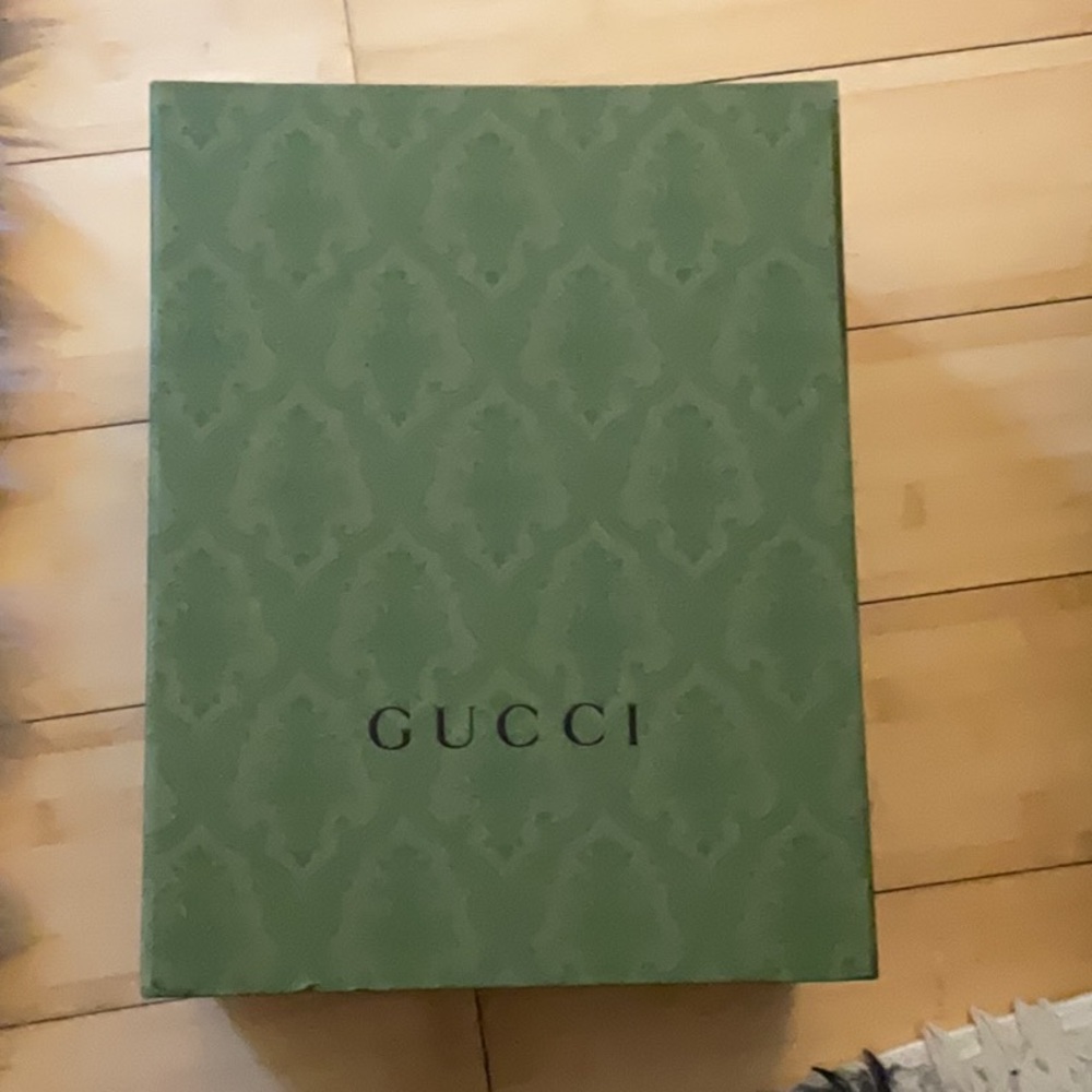 Gucci box with paper